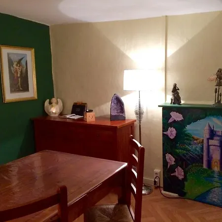 Chambres D'hotes La Maison Du Graal Bed & Breakfast *